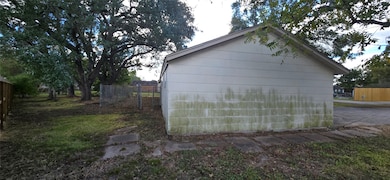 1801 Svetlik Ave, Bay City, TX 77414 - photo 6