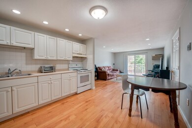 37 Constitution Dr unit 37, Londonderry, NH 03053 - photo 6