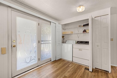Laundry/ Foyer