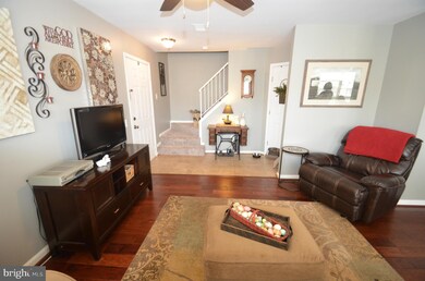 9248 Cardinal Forest Ln unit 301, Lorton, VA 22079 - photo 4
