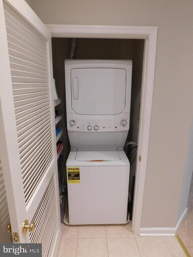 11315 Westbrook Mill Ln unit 303, Fairfax, VA 22030 - photo 5