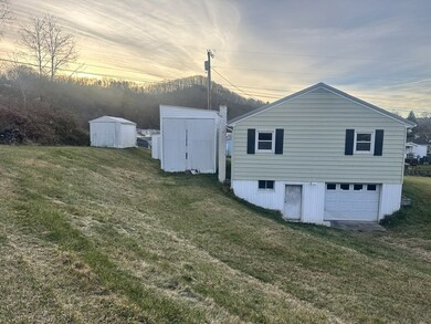126 R L Ln, Bluefield, WV 24701 - photo 7