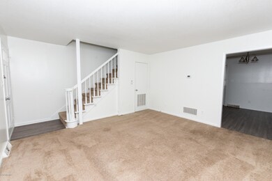 327 Richlands Ave unit 4, Jacksonville, NC 28540 - photo 4