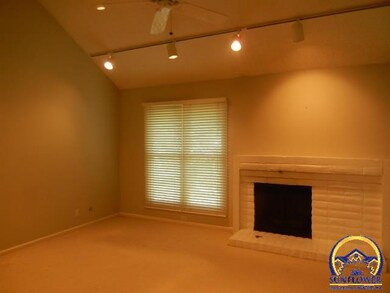 41 SW Pepper Tree Ln, Topeka, KS 66611 - photo 2