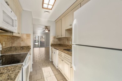 69 Oakwood Ln unit 69, Worcester, MA 01604 - photo 6