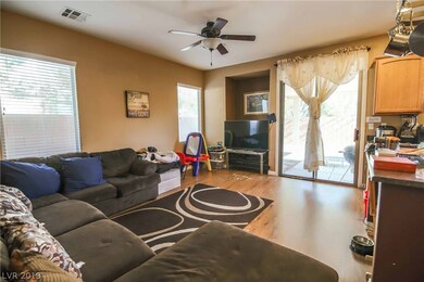 Great room plan with beautiful laminate floors, ce