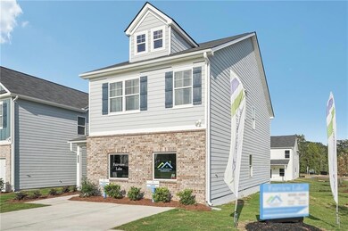 View of front facade featuring a front lawn