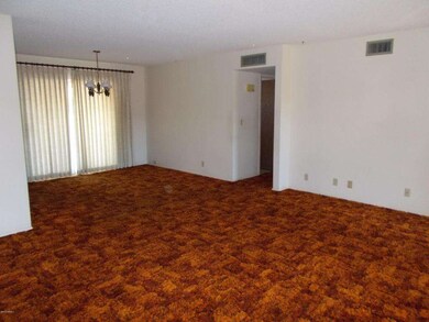 Living Room/Dining Area