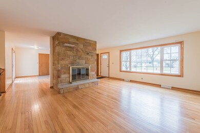 1929 Robert St, Aurora, IL 60506 - photo 4