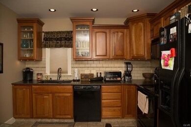 569 Broad St, Emmaus, PA 18049 - photo 7