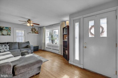 737 W Oak St, Palmyra, PA 17078 - photo 4