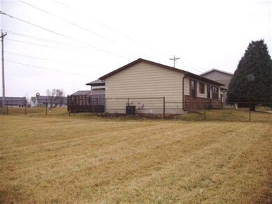 3021 W 63rd St, Davenport, IA 52806 - photo 2