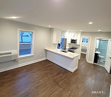 18 Harding Place unit 2nd Floor Back, Danbury, CT 06810 - photo 2