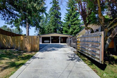 8110 E Glen Dr, Everett, WA 98203 - photo 4
