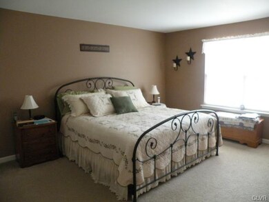 5644 Stonecroft Ln, Allentown, PA 18106 - photo 7