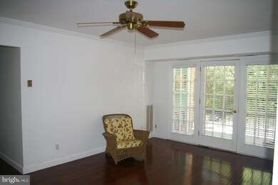 3814 Lyndhurst Dr unit 304, Fairfax, VA 22031 - photo 2