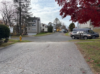 8 Ann Dr unit B, Danbury, CT 06810 - photo 2