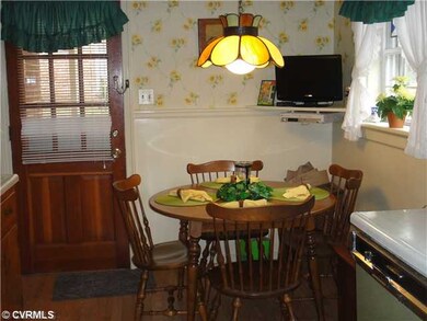 Kitchen - Eat-in kitchen area.