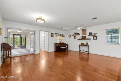 Living/dining room