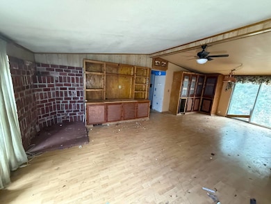 947 Sunnycrest Dr, Huntington, WV 25705 - photo 2