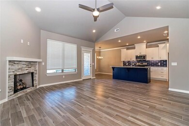 510 Captain Stockton St, Prairie Grove, AR 72753 - photo 2