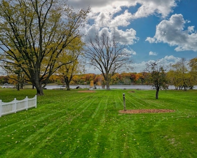 2233 S Riverside Dr, Beloit, WI 53511 - photo 3