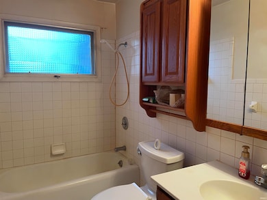 304 E Pickwick Dr, Syracuse, IN 46567 - photo 3