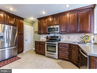 127 N Llanwellyn Ave, Glenolden, PA 19036 - photo 4