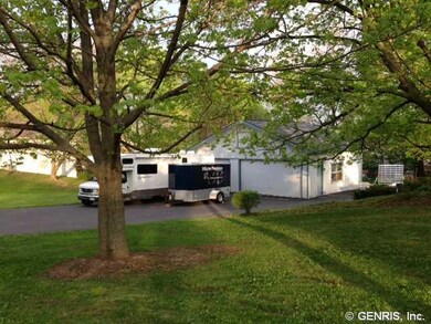 Garage Garage / Outbuilding / Workshop / Storage