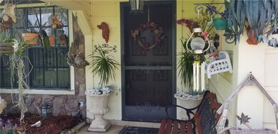 tiled coverd porch at front entry