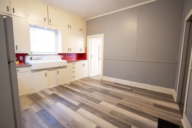 429 N 2nd Ave, Chenoa, IL 61726 - photo 3