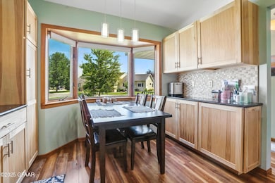 4582 Cherry St, Grand Forks, ND 58201 - photo 5