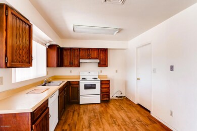 1529 W Comstock Dr Chandler AZ-large-005