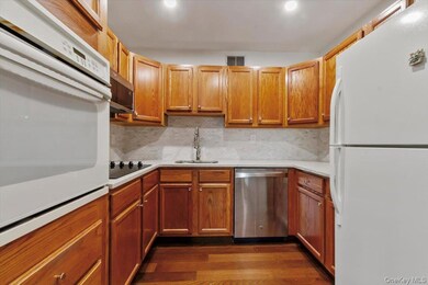 99 Molly Pitcher Ln unit B, Yorktown Heights, NY 10598 - photo 4