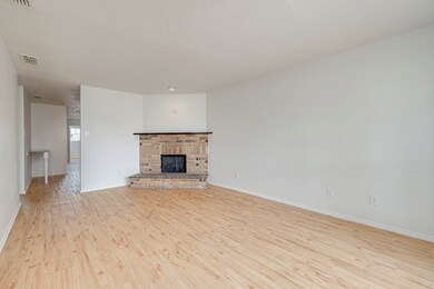 BEAUTIFUL VINYL FLOORS THROUGHOUT!
