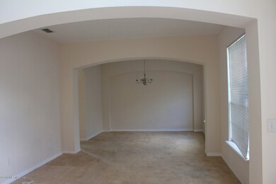 Living room / dining room