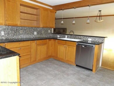 1124 Willow Creek Dr, Kunkletown, PA 18058 - photo 4