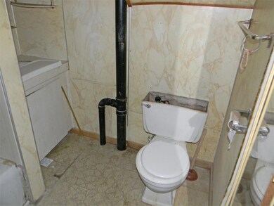 MAIN LEVEL BATH