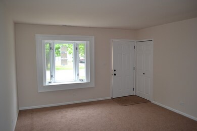 17405 Wellington Dr, Hazel Crest, IL 60429 - photo 4