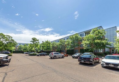 370 Farrell St unit 321, South Burlington, VT 05403 - photo 2