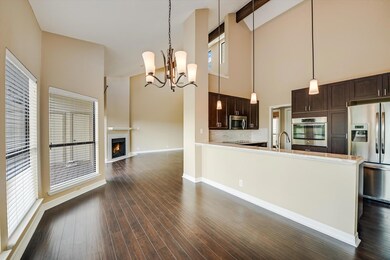 Kitchen with appliances with stainless steel fini