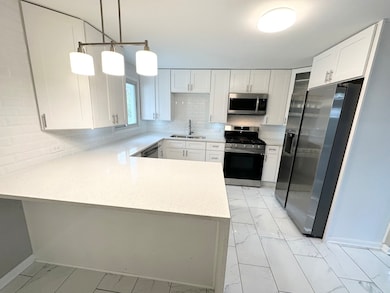 18140 Mary Ann Ln, Country Club Hills, IL 60478 - photo 2