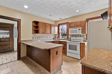 7 Chester Ave unit 2, Waltham, MA 02453 - photo 2