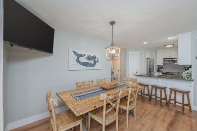 Dining & Breakfast Bar