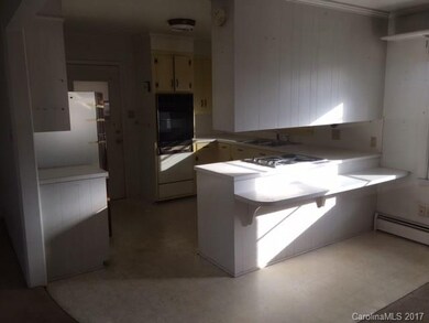 906 Thomas St, Statesville, NC 28677 - photo 5