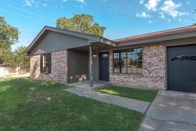 401 Throckmorton St, Weatherford, TX 76086 - photo 4