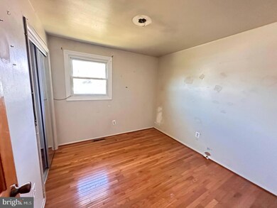 6708 Fox Meadow Rd, Gwynn Oak, MD 21207 - photo 5