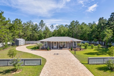 521 W Juniper Ave, Defuniak Springs, FL 32433 - photo 2