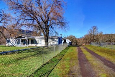 8085 High Banks Rd, Central Point, OR 97502 - photo 3