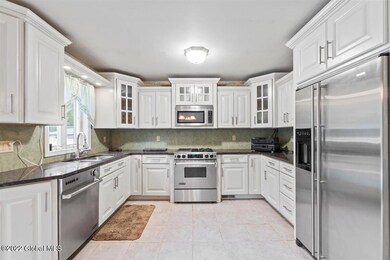 217 Taurus Rd, Schenectady, NY 12304 - photo 3